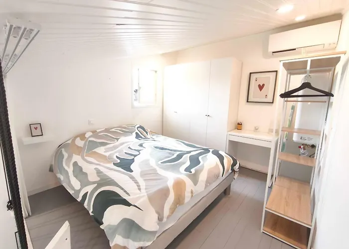 With Sea View קלקטוג'יו