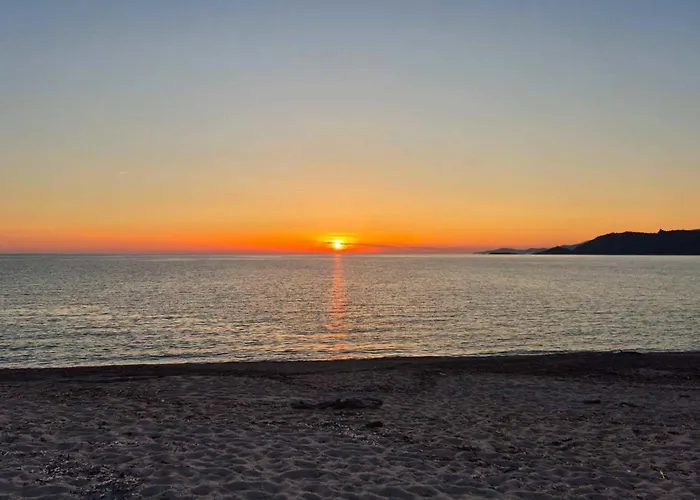 With Sea View דירה